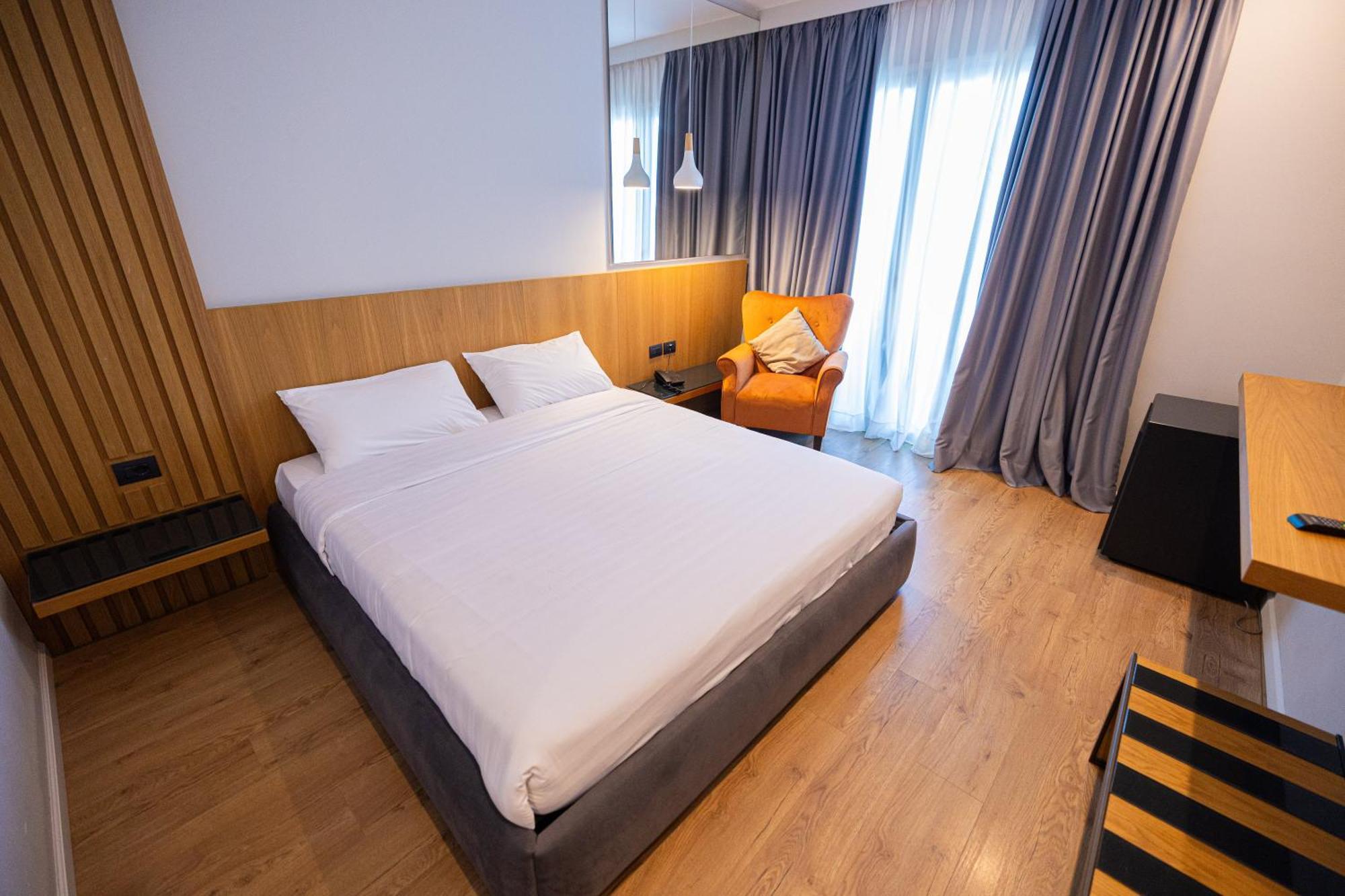 Duka Hotel Vlorë Exteriör bild