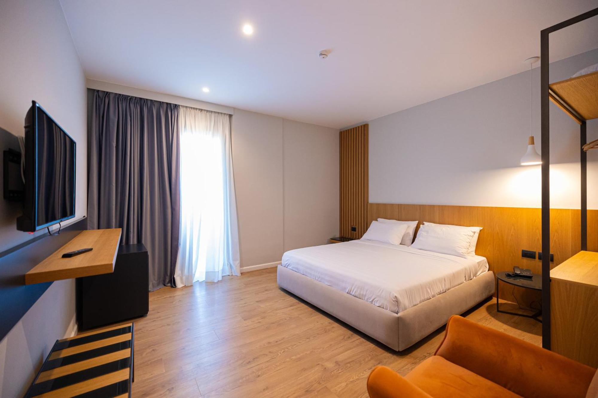 Duka Hotel Vlorë Exteriör bild