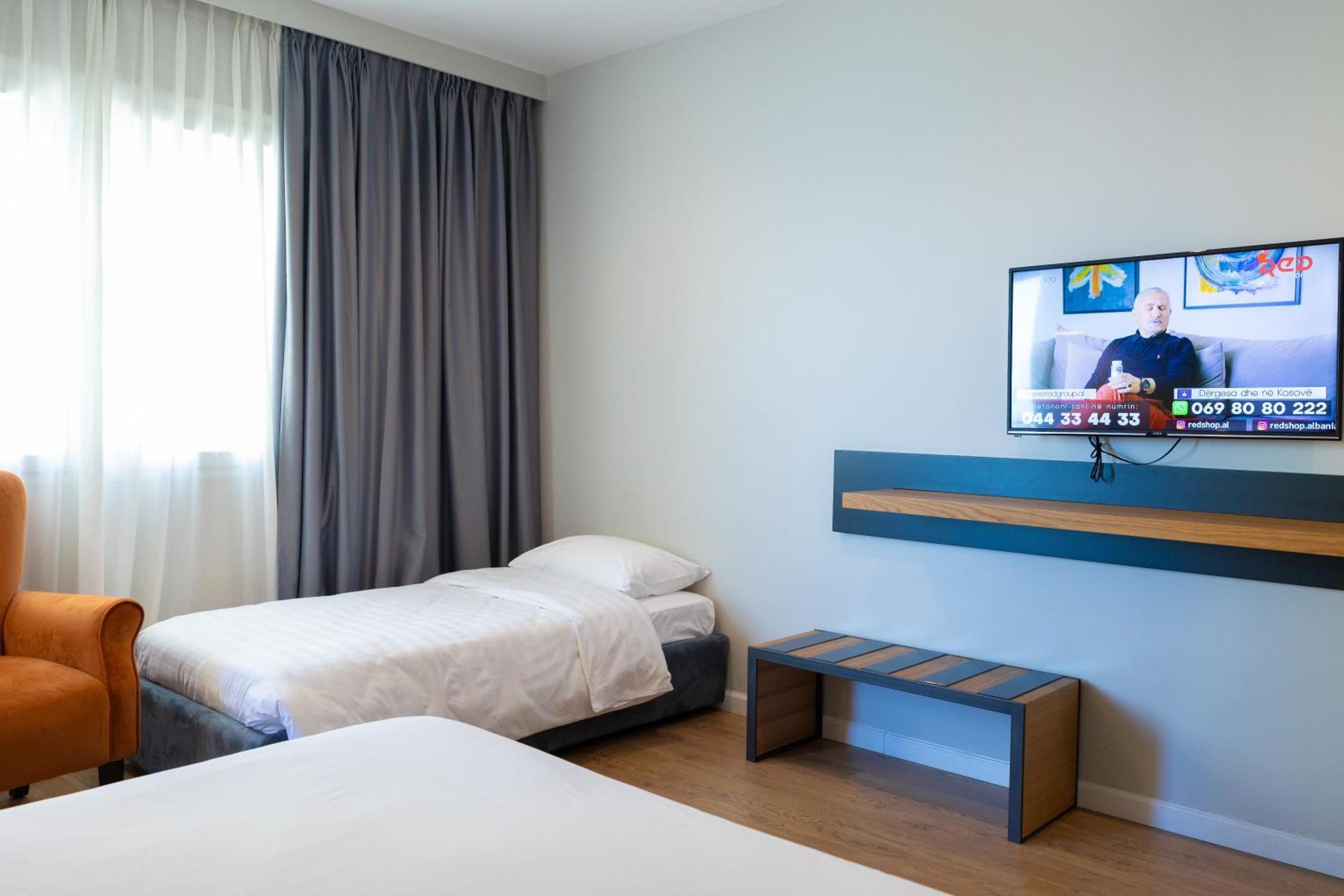 Duka Hotel Vlorë Exteriör bild