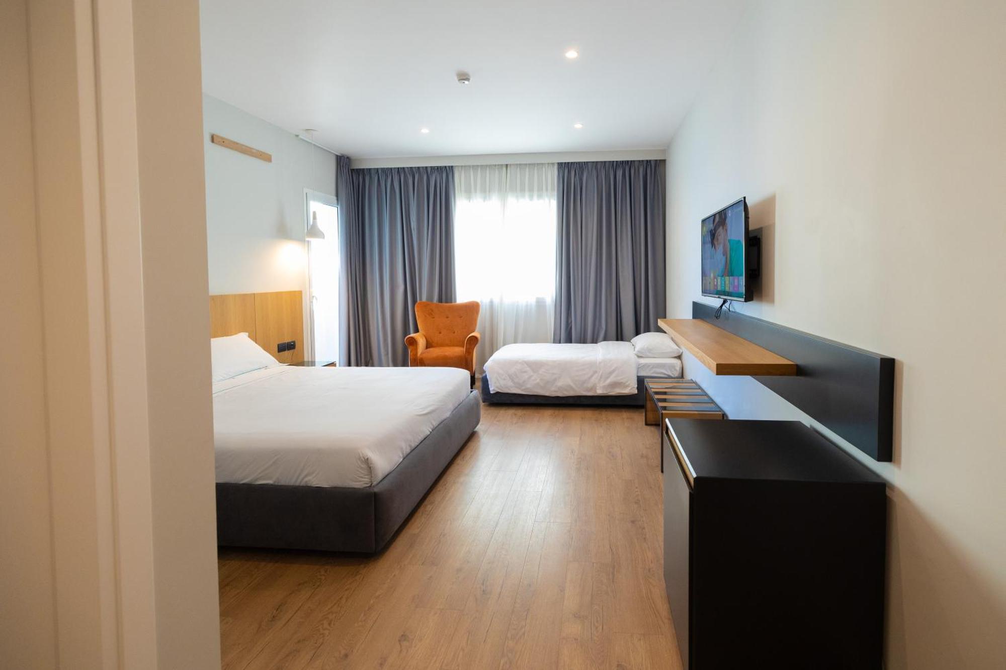 Duka Hotel Vlorë Exteriör bild