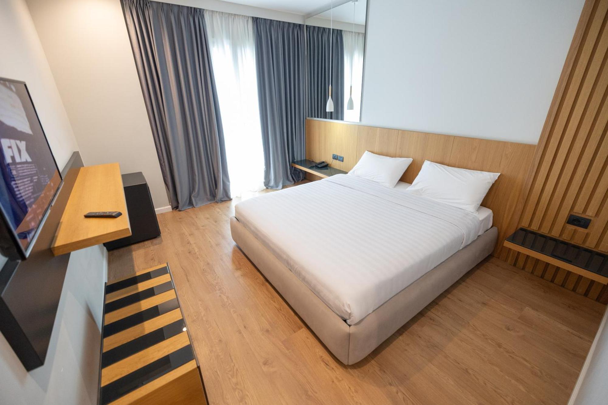 Duka Hotel Vlorë Exteriör bild