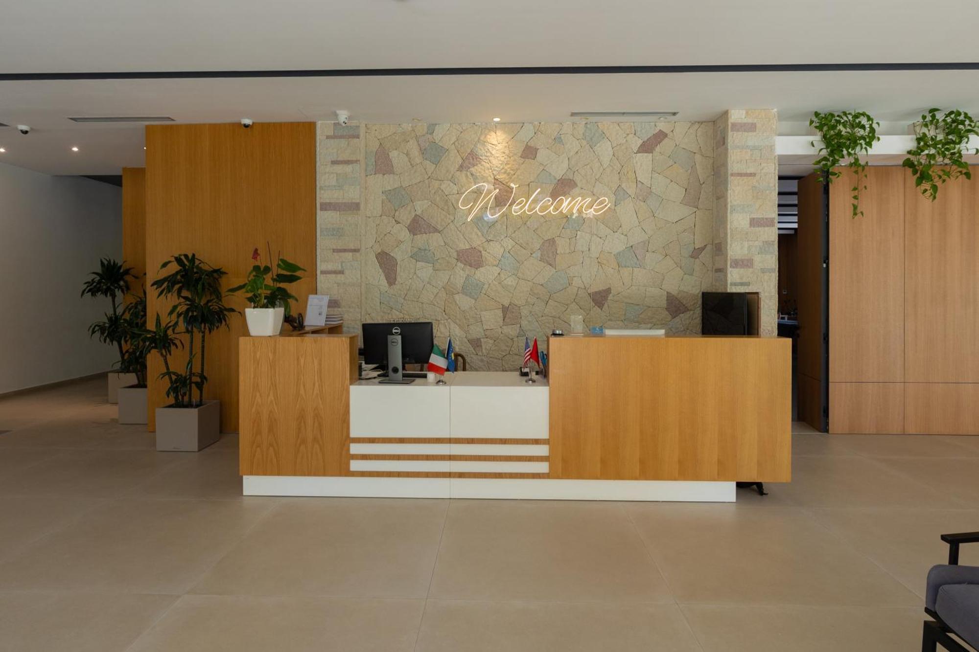 Duka Hotel Vlorë Exteriör bild