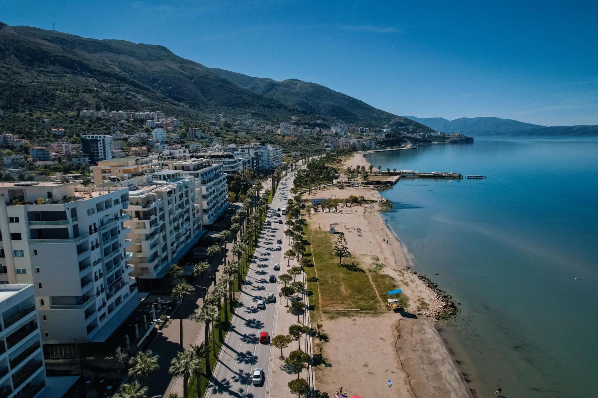 Duka Hotel Vlorë Exteriör bild