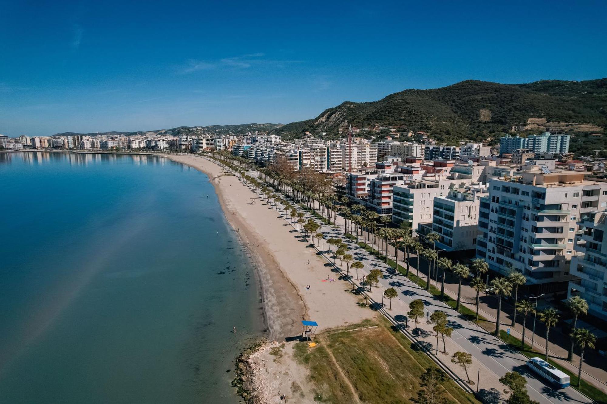 Duka Hotel Vlorë Exteriör bild