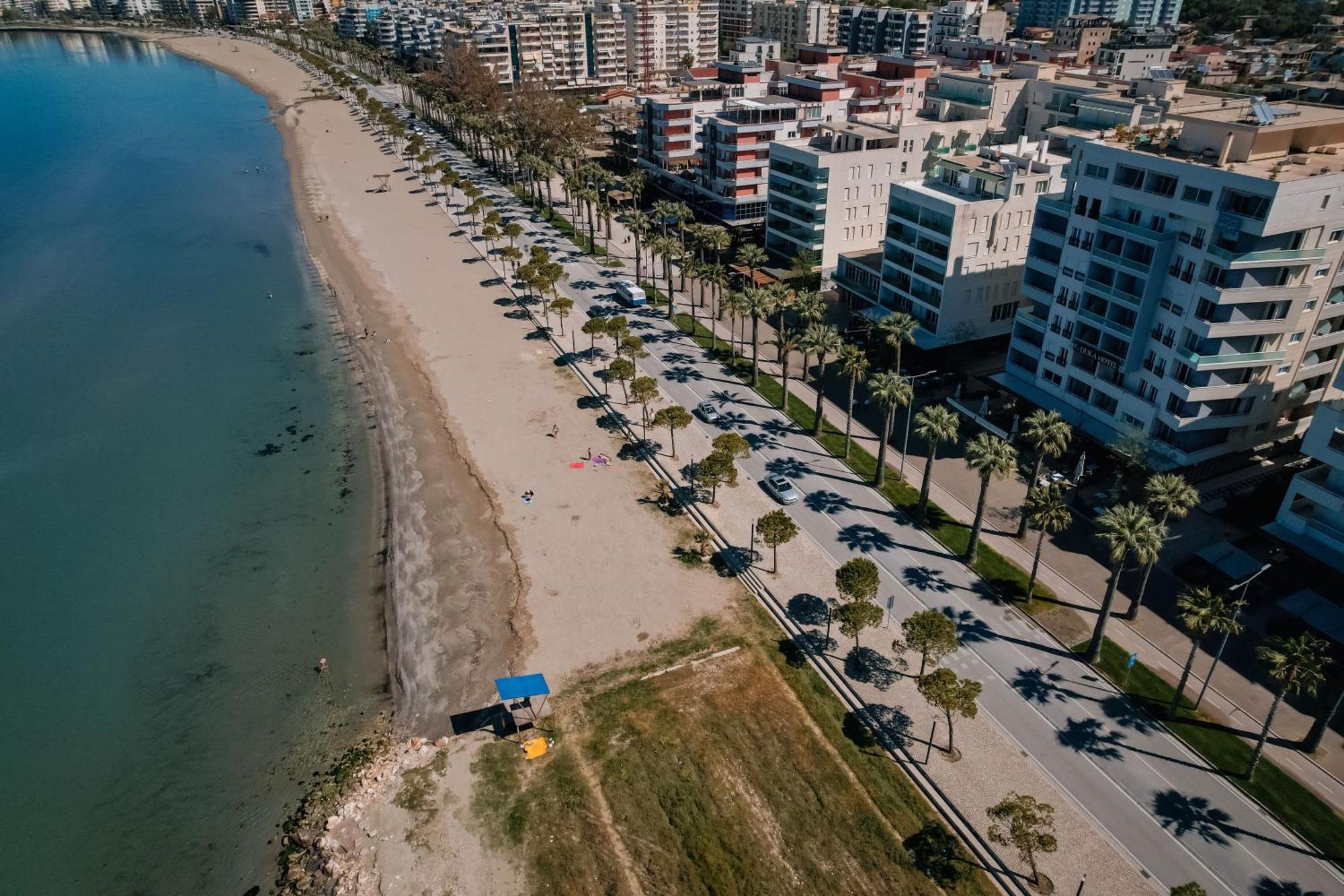 Duka Hotel Vlorë Exteriör bild